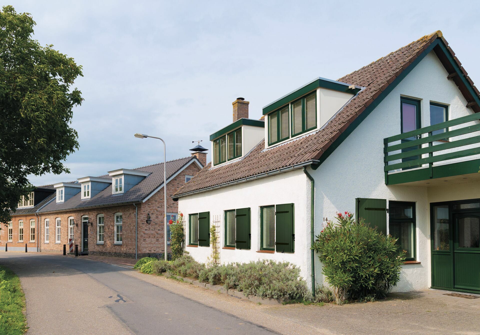 Volet-battant-pvc-lames-clipsees-collees