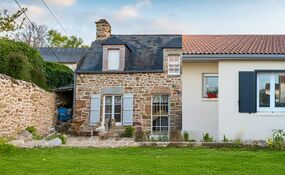 deux maisons avec volets battants et coulissants - Sidonie
