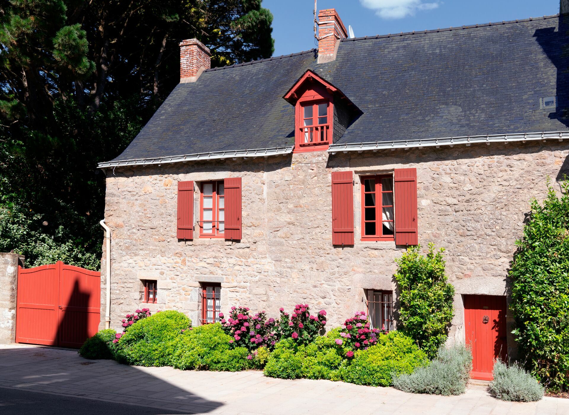 Volet-battant-bois-sapin-du-nord